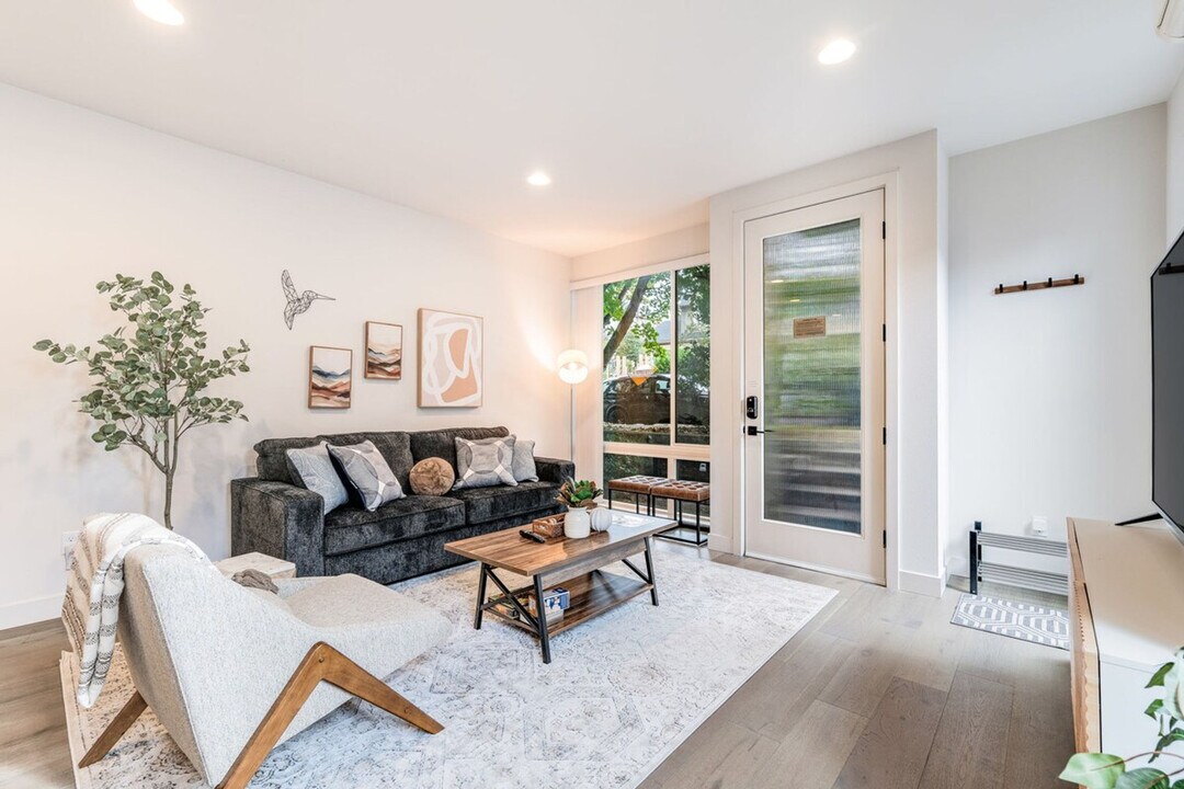 2319A Franklin Ave E in Seattle, WA - Building Photo