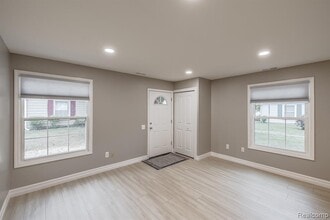 2621 Thornbrier in Lake Orion, MI - Building Photo - Building Photo