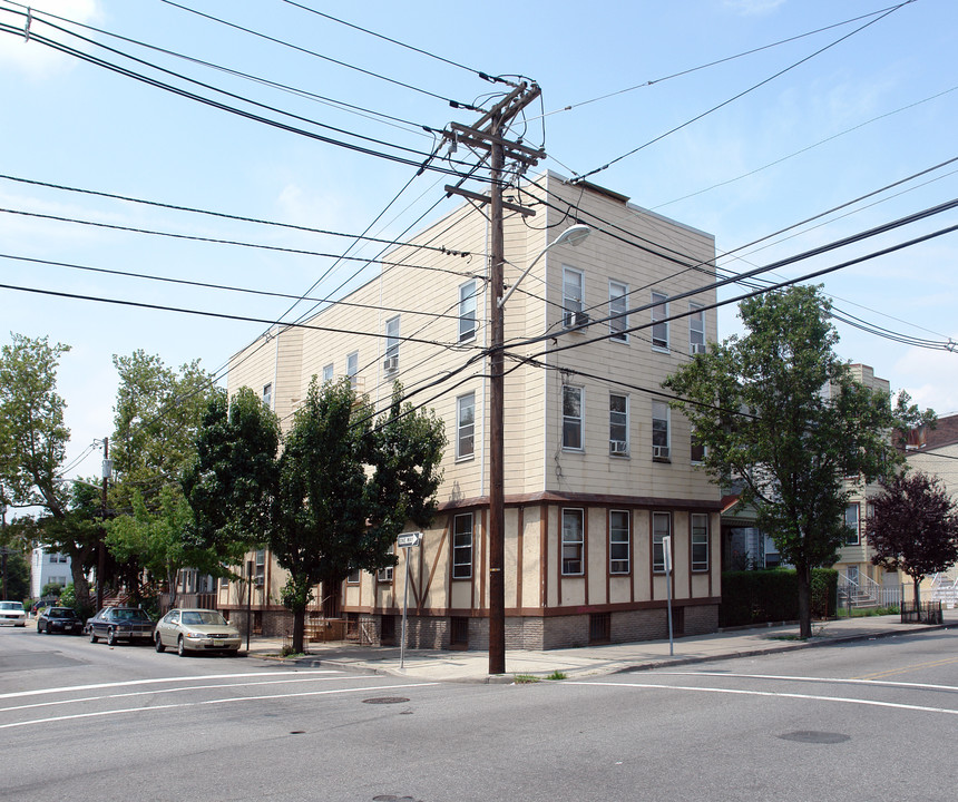 150 North St in Jersey City, NJ - Building Photo