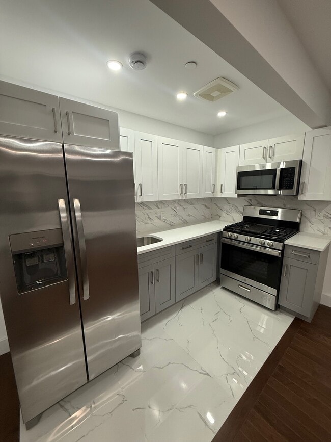 5-31 B 72 St in Queens, NY - Building Photo - Building Photo