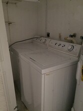 5504 NW 21st St in Lauderhill, FL - Building Photo - Building Photo