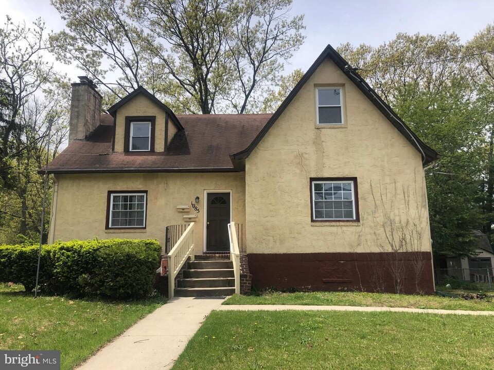 1085 Glassboro Rd in Woodbury Heights, NJ - Building Photo