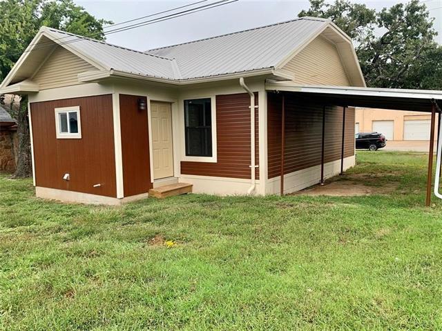 property at 206 E Oak St