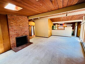 1014 Moffett Cir in Palo Alto, CA - Foto de edificio - Building Photo
