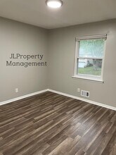 921 SW Kingscross Rd in Blue Springs, MO - Building Photo - Building Photo
