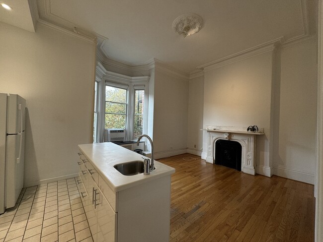 234 W Canton St, Unit 1 in Boston, MA - Building Photo - Building Photo