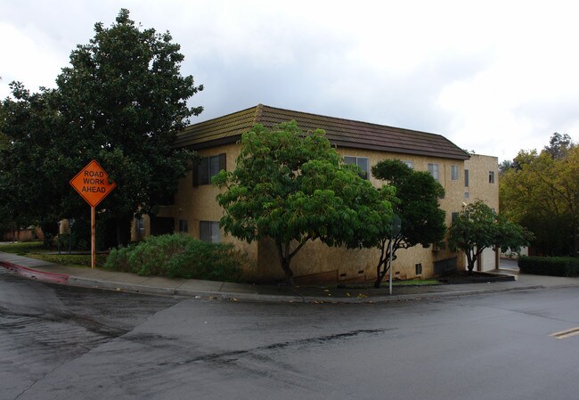 530 N Main Ave in Fallbrook, CA - Building Photo - Building Photo