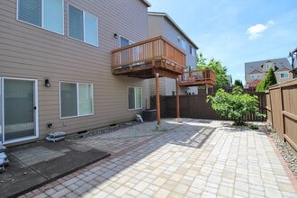 16995 NW Trillium St in Portland, OR - Building Photo - Building Photo