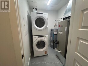 1100 Lackner Pl in Kitchener, ON - Building Photo - Building Photo