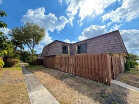 731 Springdale Cir in Palm Springs, FL - Building Photo