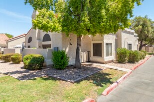 1111 W Summit Pl in Chandler, AZ - Building Photo