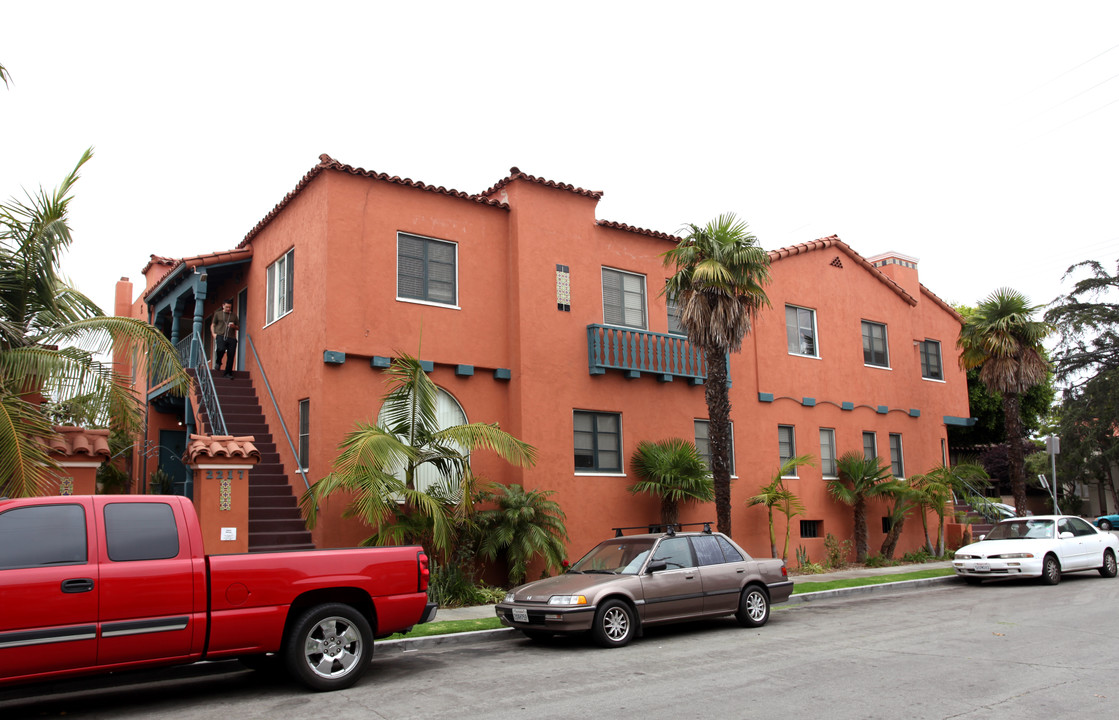 335 Junipero Ave in Long Beach, CA - Foto de edificio