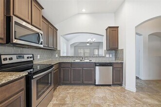 10844 Live Oak Creek Dr in Fort Worth, TX - Building Photo - Building Photo