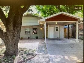 2709-2711 Livingston Ave in Fort Worth, TX - Building Photo