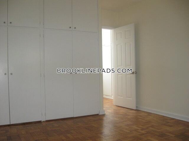 250 Independence Dr in Chestnut Hill, MA - Building Photo - Building Photo