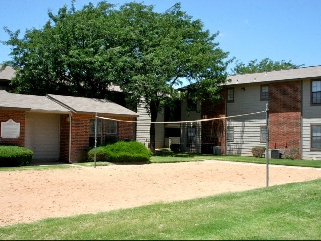 Woodcrest Apartments in Lubbock, TX - Foto de edificio - Building Photo