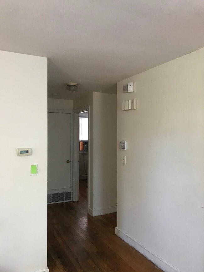 926 Chestnut St, Unit 2FL in Waban, MA - Building Photo - Building Photo