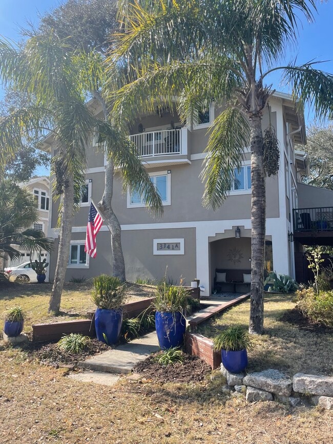 3341 1st Ave in Fernandina Beach, FL - Foto de edificio - Building Photo