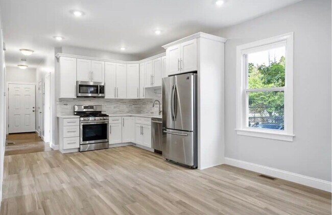 property at 7 Carolina Ave
