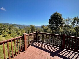 494 Windswept Dr in Asheville, NC - Building Photo