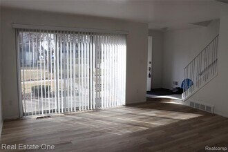 8256 Karam Blvd in Warren, MI - Building Photo - Building Photo