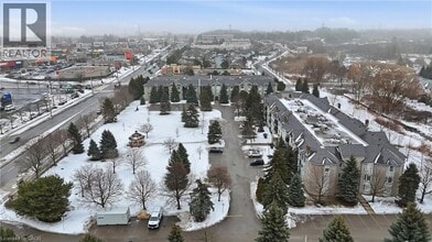 990 Golf Links Rd in Hamilton, ON - Building Photo - Building Photo