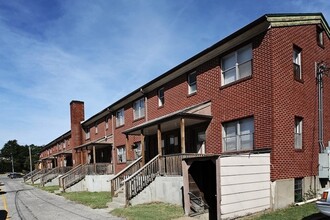 Campus Court in Springfield, MO - Building Photo - Building Photo