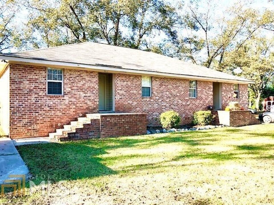 1006 Lucy Ln in Statesboro, GA - Building Photo