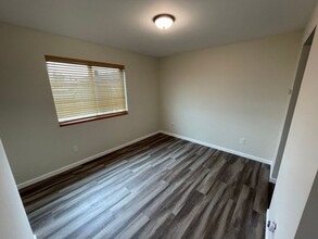 3312 W 3rd St in Anacortes, WA - Foto de edificio - Building Photo