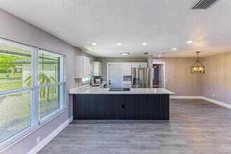 1627 Providence Blvd in Deltona, FL - Building Photo - Building Photo