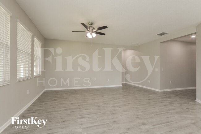 921 Carmillion Ct, Unit E in Groveland, FL - Foto de edificio - Building Photo