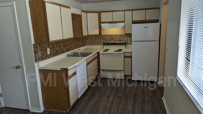 6079 In the Pines Dr SE in Grand Rapids, MI - Building Photo - Building Photo