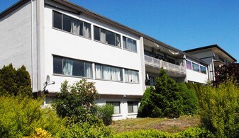 Harvard Apartments in North Vancouver, BC - Building Photo