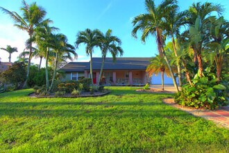 10690 Barn Rd in Wellington, FL - Building Photo - Building Photo