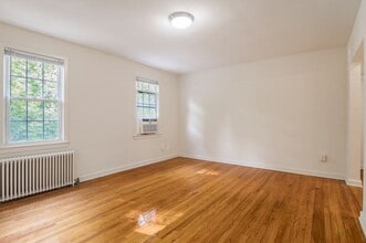 Park Crest Apartments in Washington, DC - Foto de edificio - Building Photo