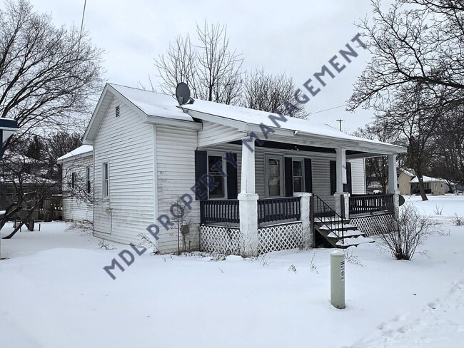 property at 610 S Woodbridge St