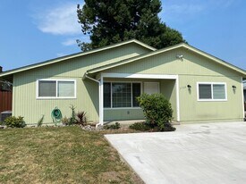 3724 Tudor Way SE, Unit 3724 in Albany, OR - Building Photo