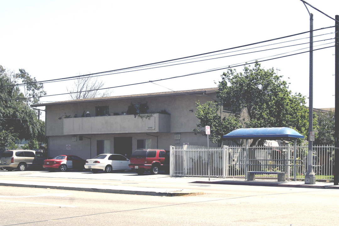 2040 W Wardlow Rd in Long Beach, CA - Building Photo