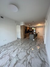 221 NE 26th Ter, Unit B7 in Miami, FL - Building Photo - Building Photo