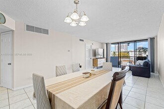 3703 NE 166th St in Miami, FL - Building Photo - Building Photo