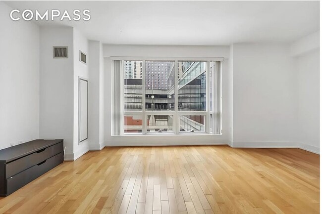 350 W 42nd St, Unit 8H in New York, NY - Building Photo - Building Photo