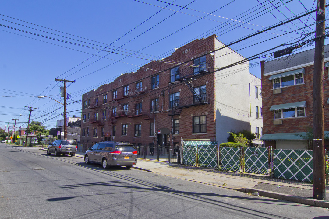 3944 Barnes Ave in Bronx, NY - Building Photo