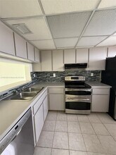 10145 NW 9th St Cir in Miami, FL - Building Photo - Building Photo