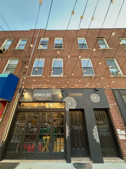 43-04 34th Ave-Unit -2F in Queens, NY - Building Photo
