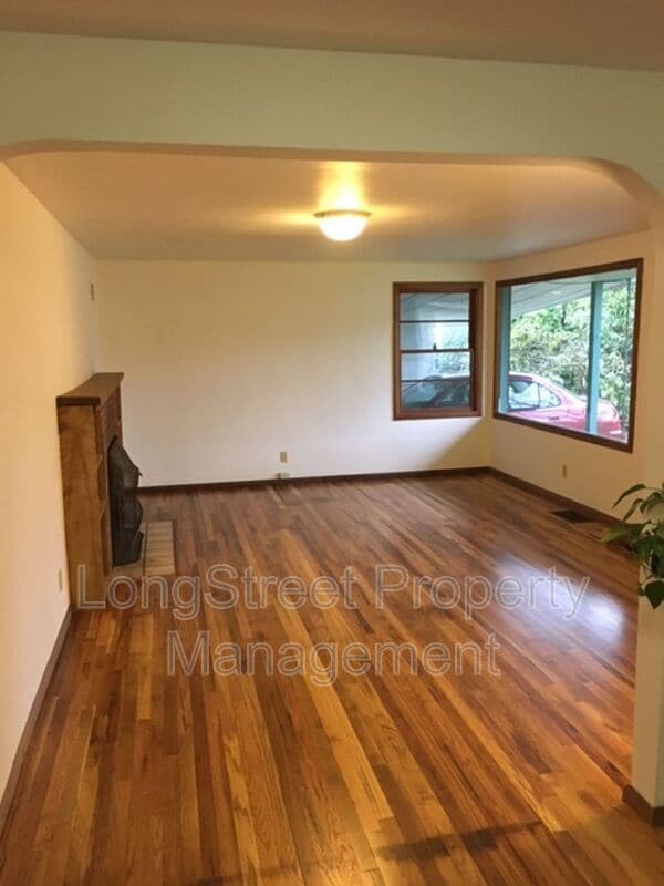 905 NW 33rd St in Corvallis, OR - Foto de edificio - Building Photo