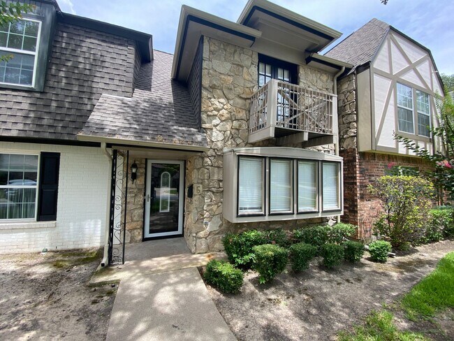 6 1 Main Pl in Benbrook, TX - Building Photo - Building Photo