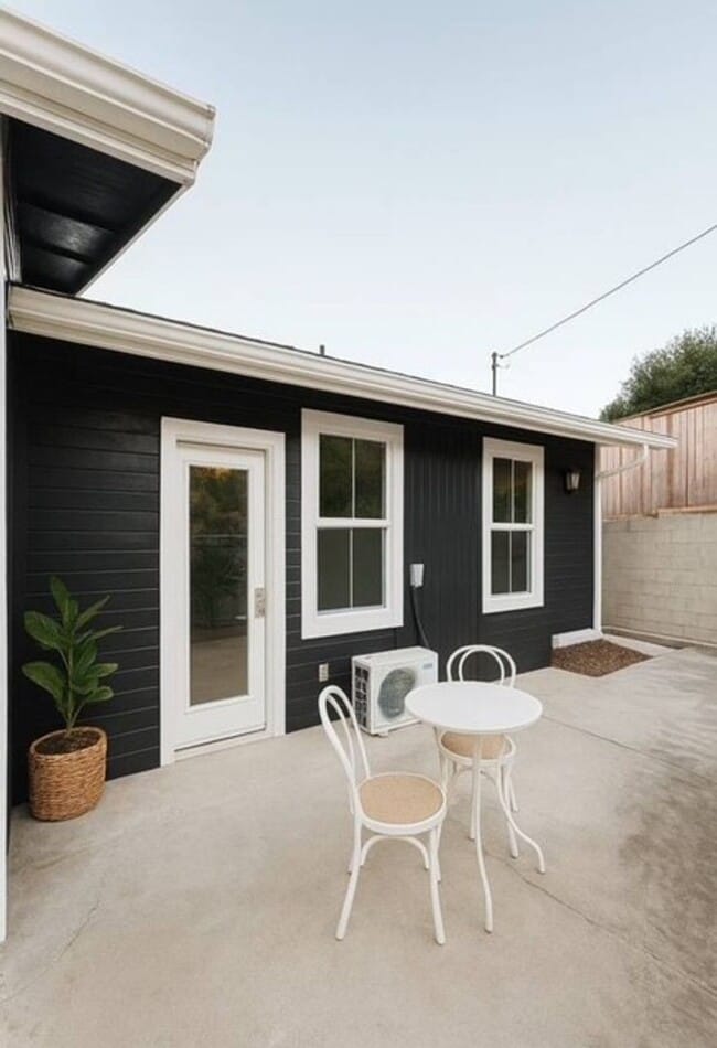 property at 3291 Rockview Pl