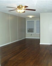 420 Moss St, Unit Apt A in Lake Charles, LA - Foto de edificio - Building Photo