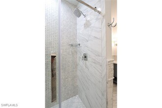 1310 Charleston Square Dr in Naples, FL - Building Photo - Building Photo