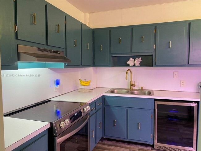 4200 Hillcrest Dr in Hollywood, FL - Foto de edificio - Building Photo